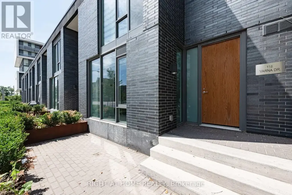 101 - 118 Varna Drive, Toronto (Englemount-Lawrence)